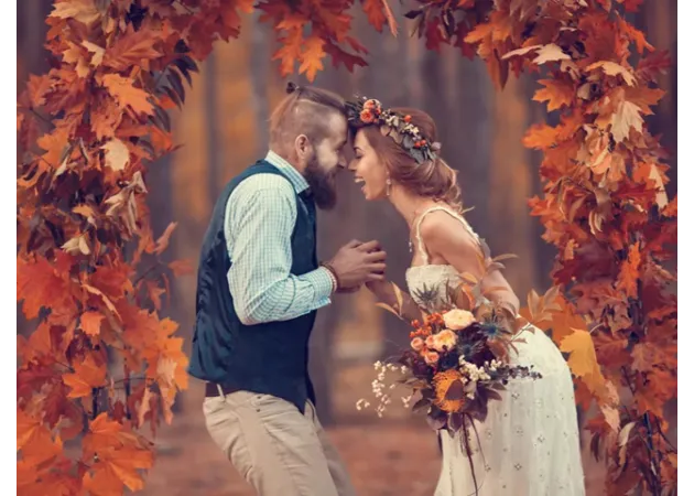 https://comparethediamond.com/image/cache/catalog/blog-images/AUTUMN%20BRIDE%20AND%20GROOM1-630x450.webp