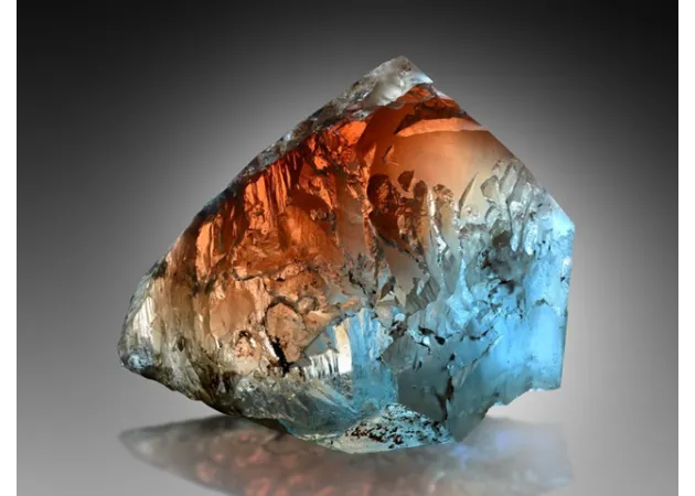 https://comparethediamond.com/image/cache/catalog/blog-images/TOPAZ%20CRYSTAL-630x450.webp